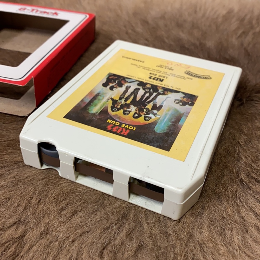 Kiss Love Gun 8 Track Cassette - Picture 3 of 5